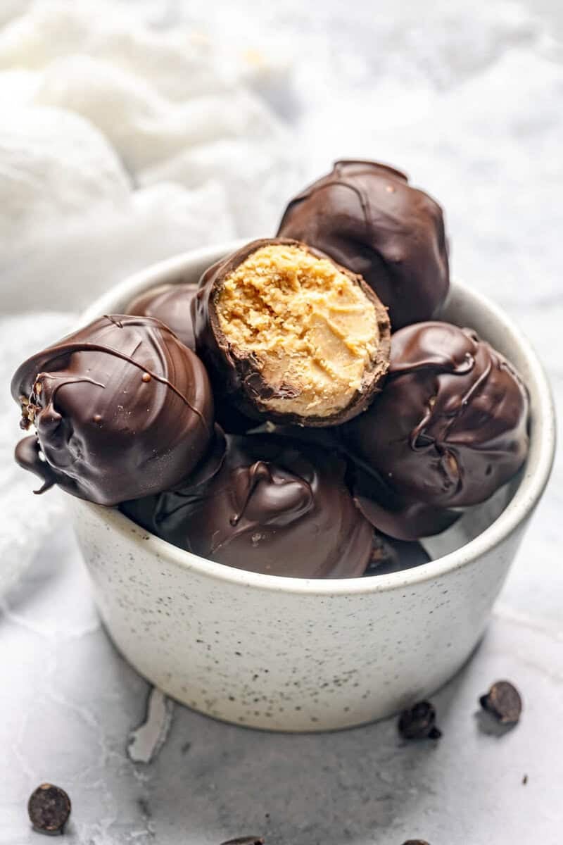 Easy No-Bake Chocolate Peanut Butter Balls: 5-Ingredient Recipe